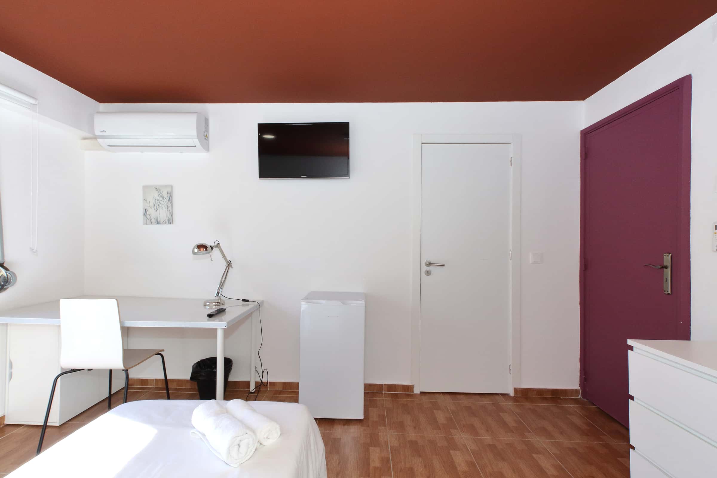 En-suite Room in Rua Ferreira Lapa, Lisbon (Students only)