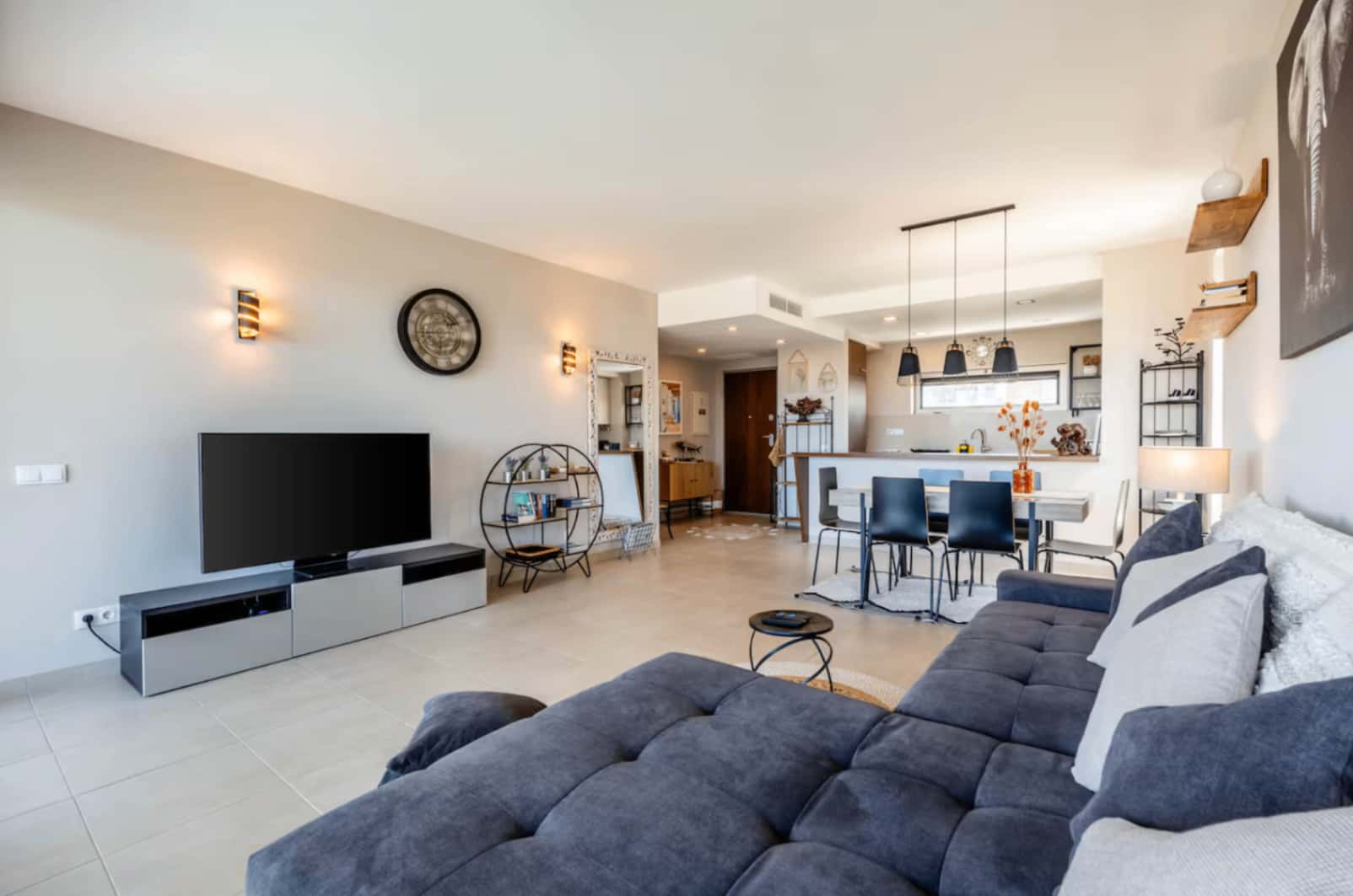 Astounding 2BDR apartment with private terrace and condo with pool