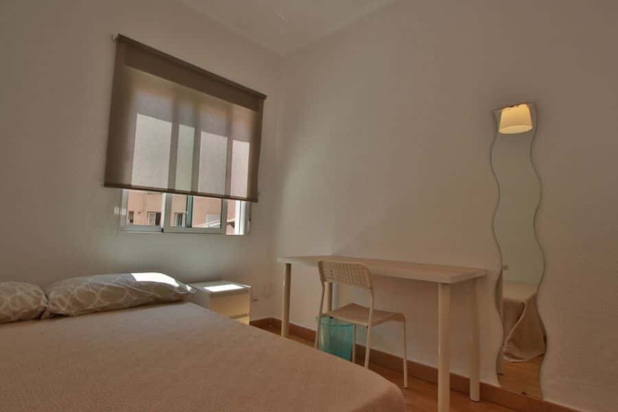 Habitación en piso de 3 habitaciones en L'amistat