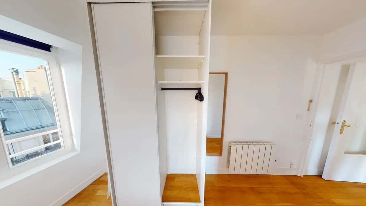Room in Rue du 4 septembre, Paris for 84 m² with 4 bedrooms