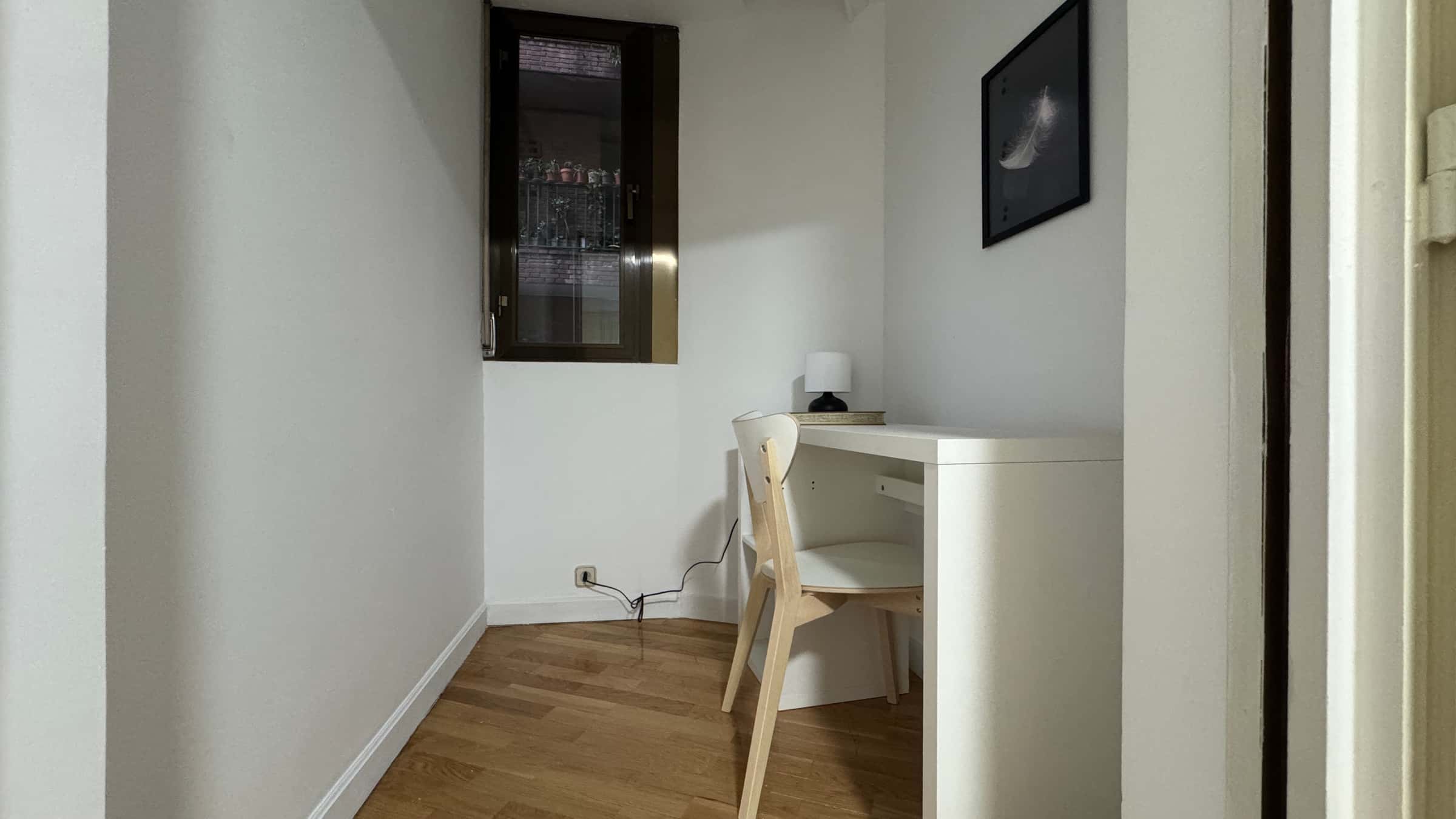 Chambre dans Calle del General Margallo, Madrid pour 100 m² avec 5 chambres
