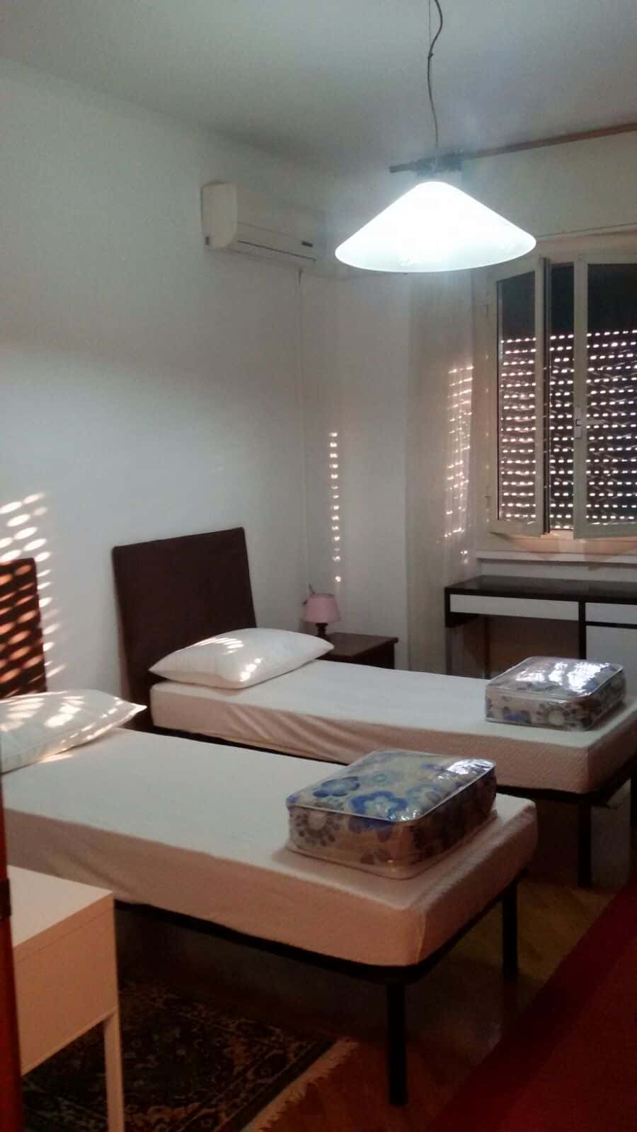 Room in Via Pellegrino Rossi, Milano for 58 m² with 2 bedrooms