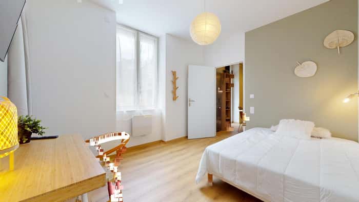 Listing photo thumbnail