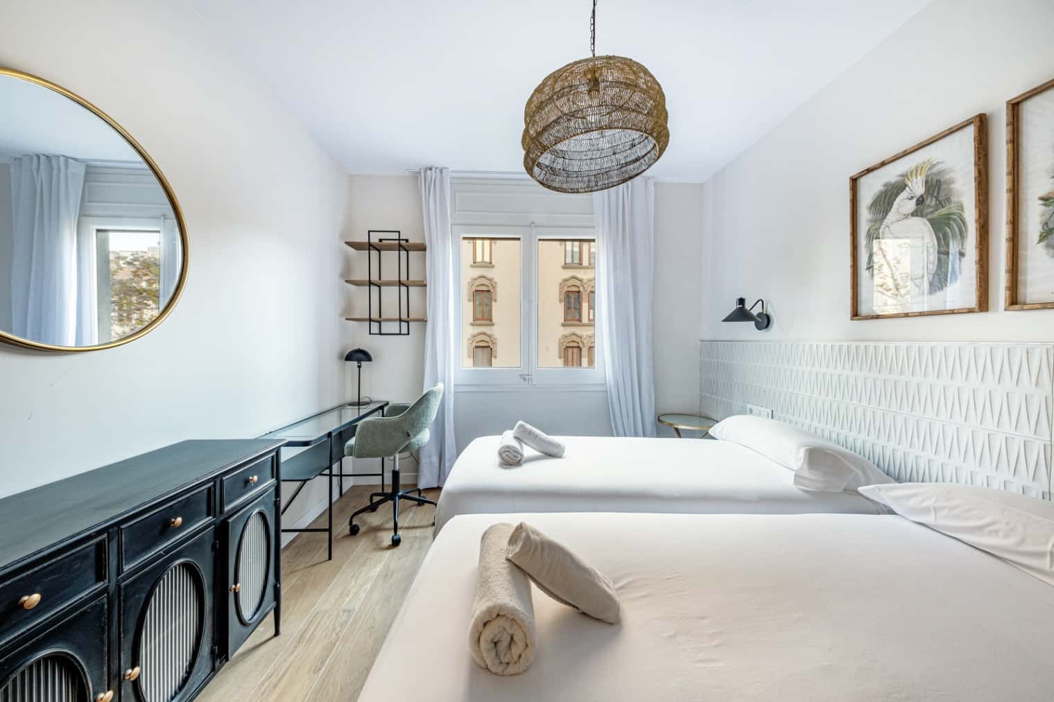 Amazing 4 bedroom flat right in Eixample, fully equippedavessera de Gràcia