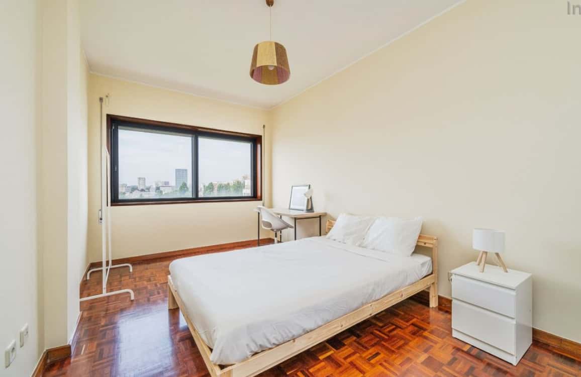 Room in a 5-bedroom apartment in Rua do Campo Alegre, Porto