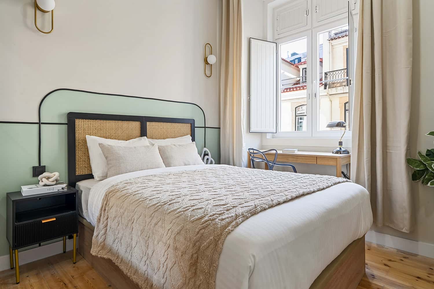 Room 3  - 85. Rua Nova do Almada 80 2E