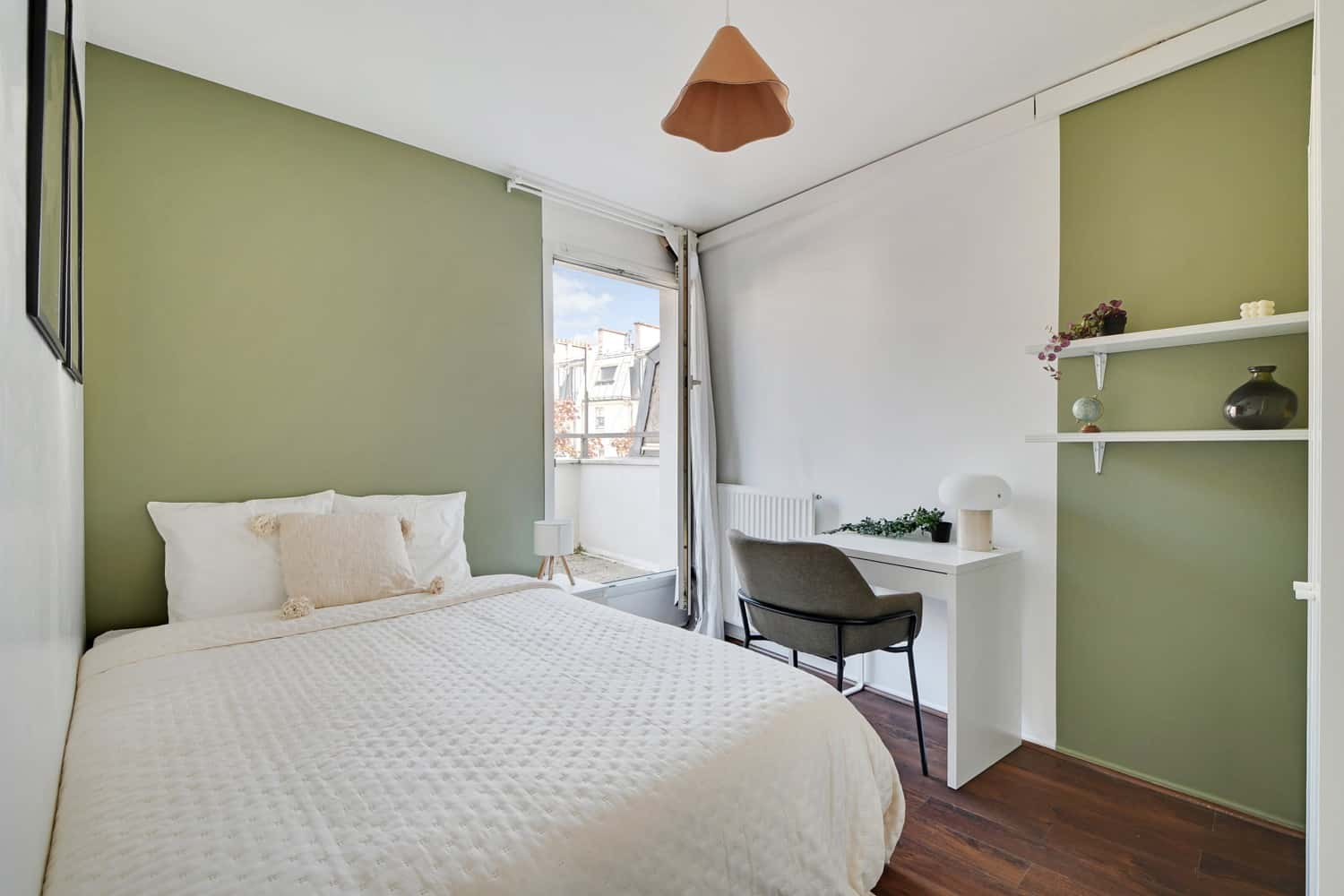 Move into this 10 m² room with balcony