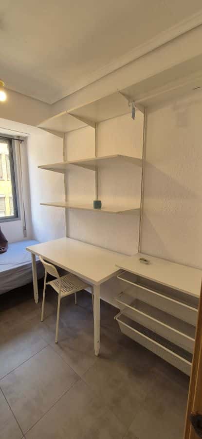 Habitación en piso de 4 habitaciones en Algirós
