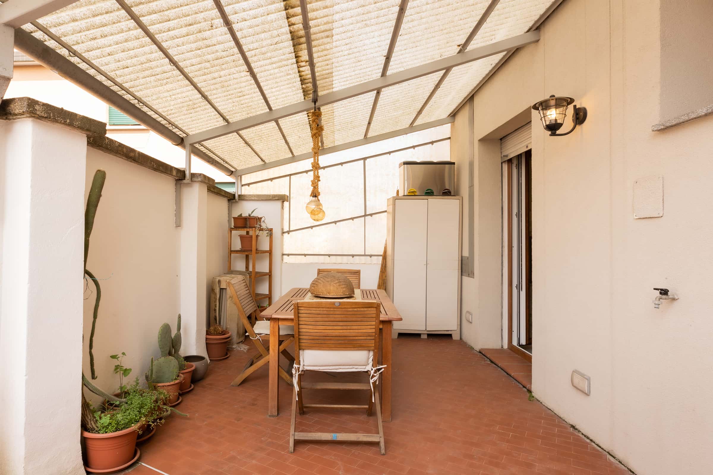 Luminoso Piano Alto con Terrazzo