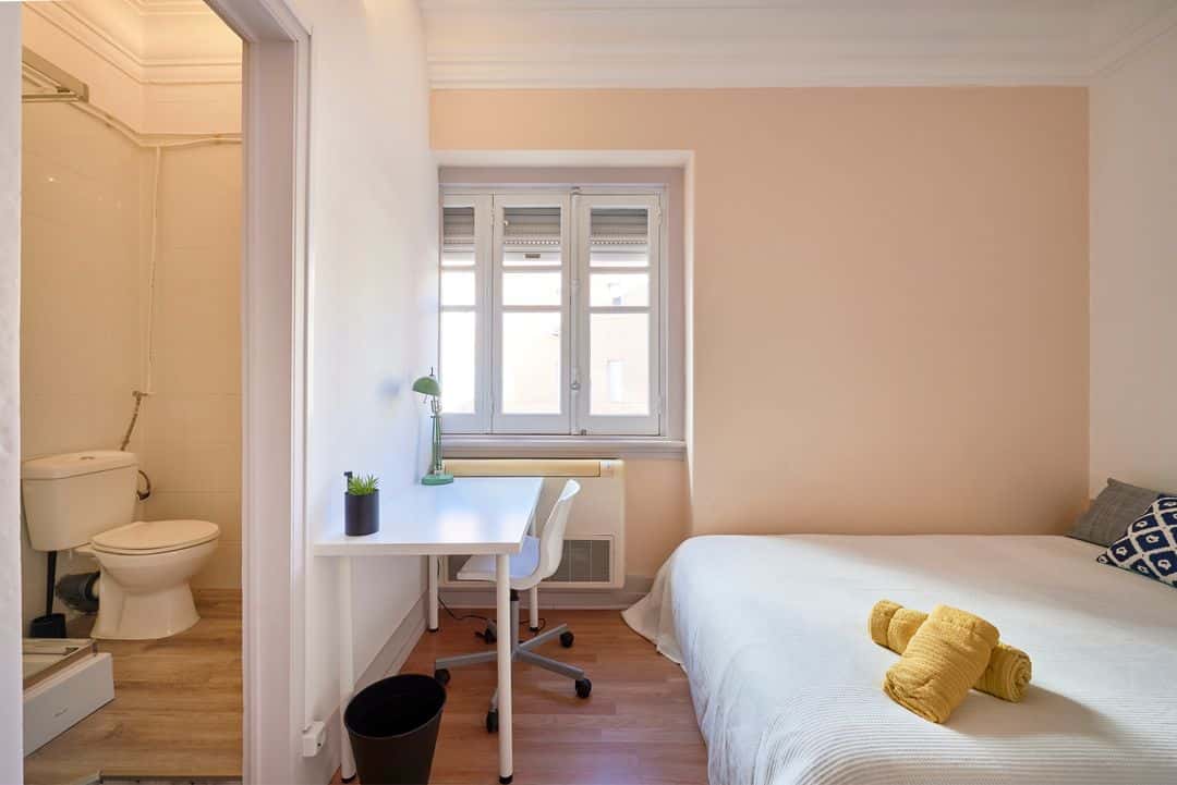 Room in R. Joaquim António de Aguiar 45, 1250-190 Lisboa, Portogallo