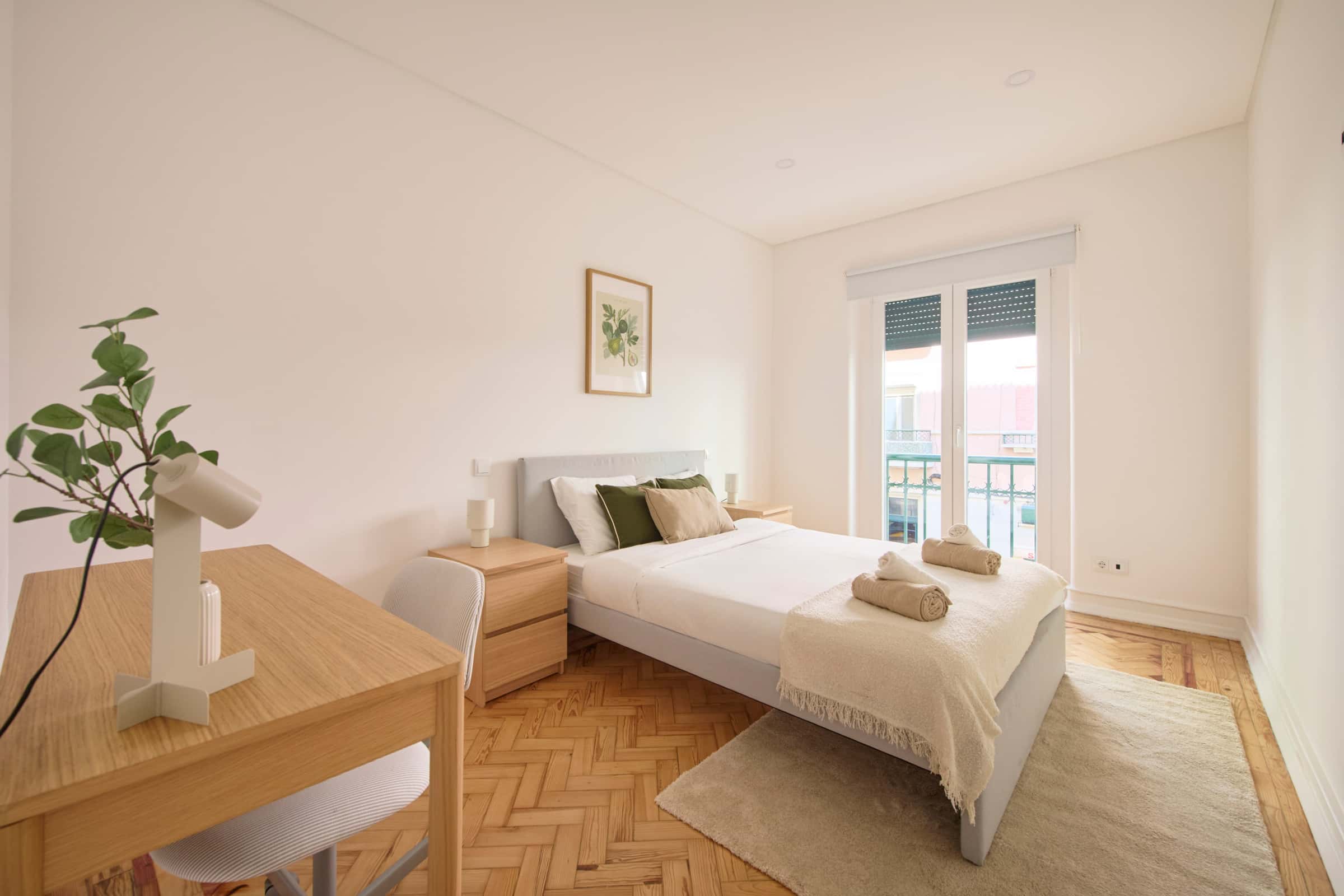 Room with private bathroom in a 4BDR apartment in Lisbon | Room 3