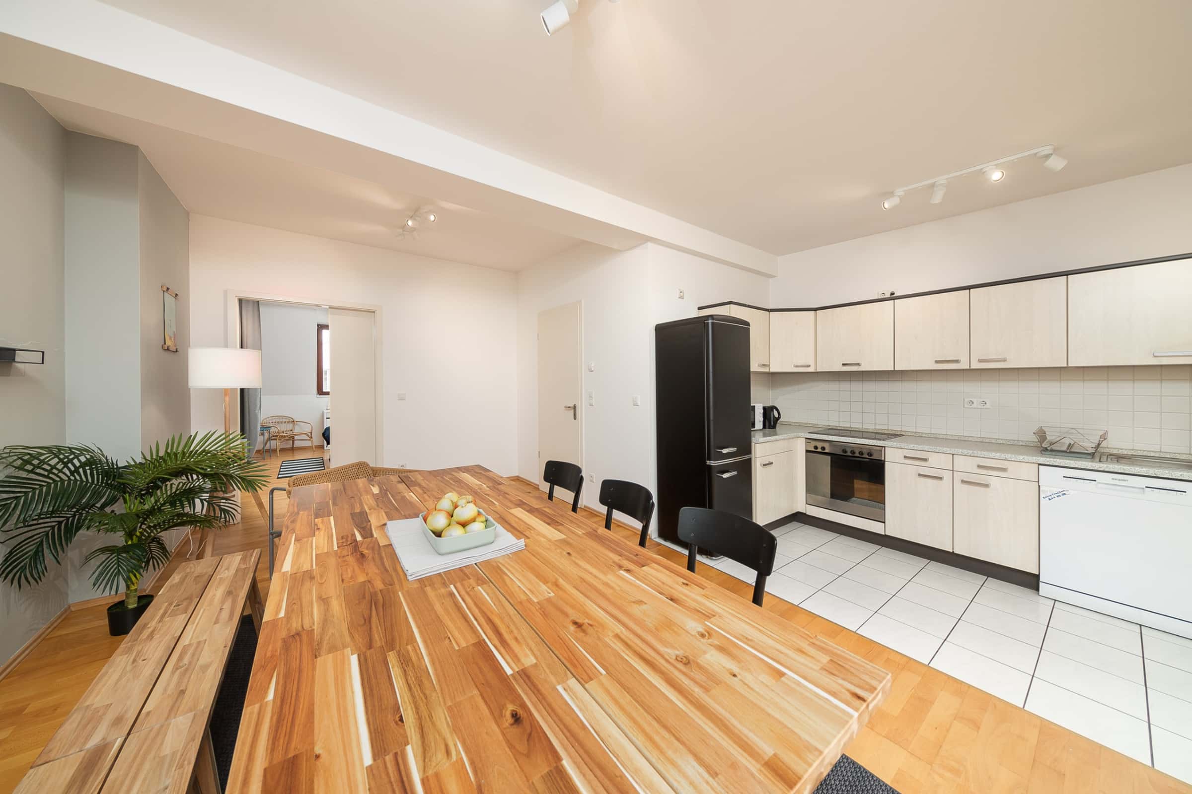 3-bedroom apartment for rent in Berlin, perfect for professionals, couples, families, students, and Erasmus.