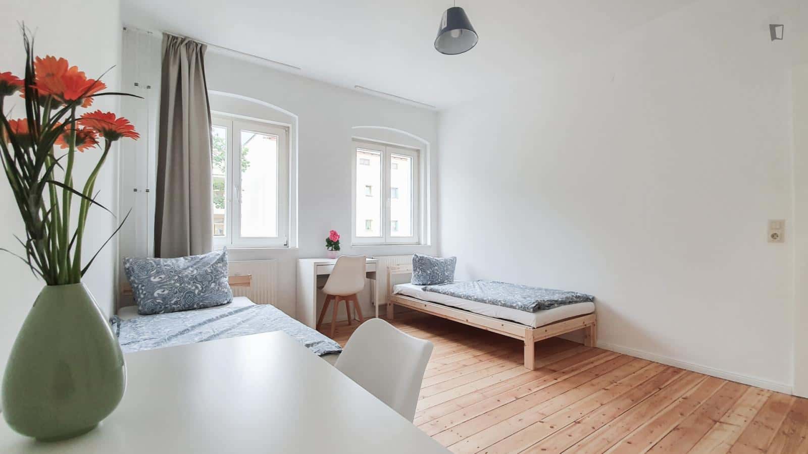 Room in Lindenhoekweg, Berlin for 55 m² with 2 bedrooms - Photo 2