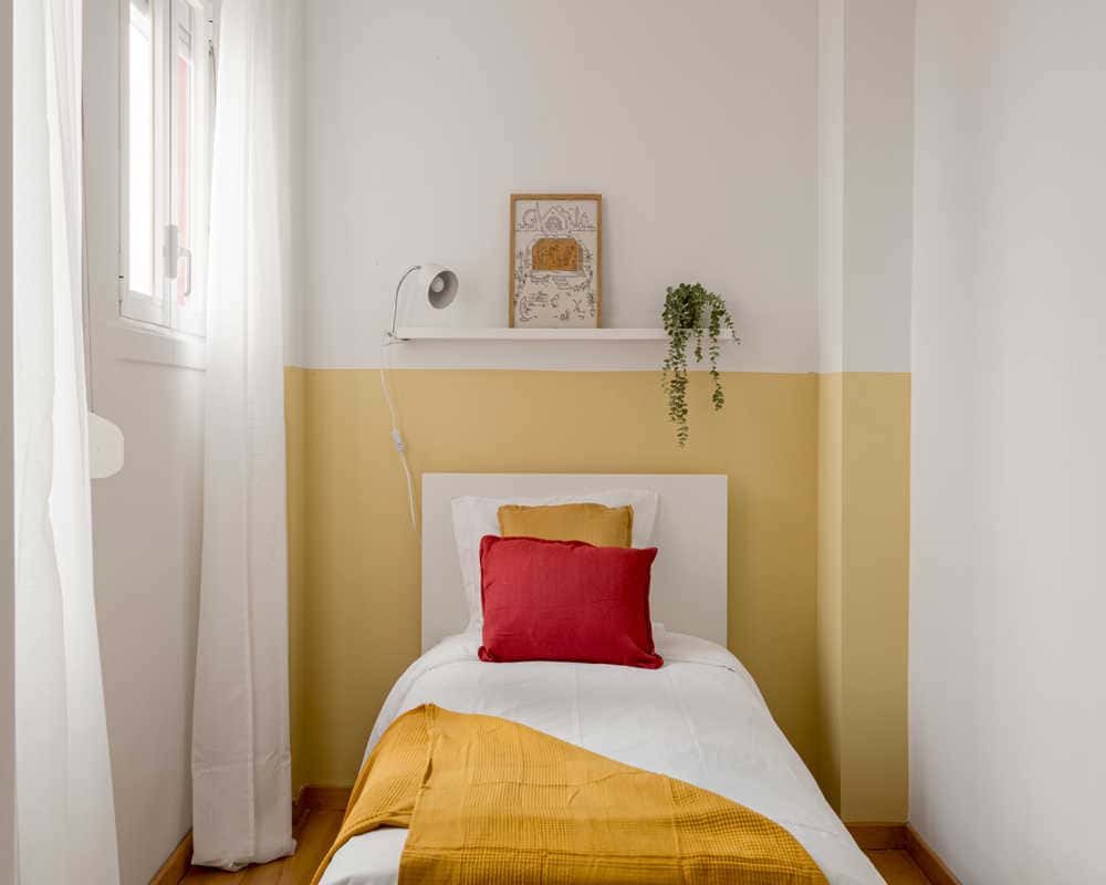 Comfortable room in a 13-bedroom apartment in Arroios, Lisbon - Room 12