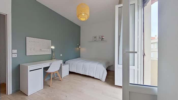 Listing photo thumbnail