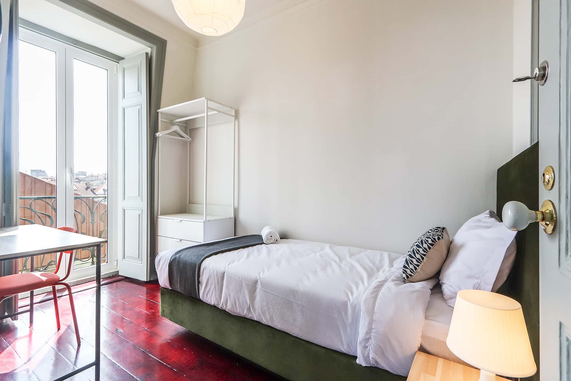 Bright single bedroom with balcony in Campo de Ourique - Room 1