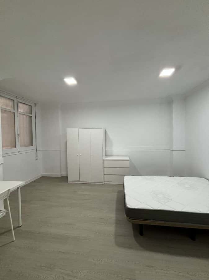 Habitación en piso de 7 habitaciones