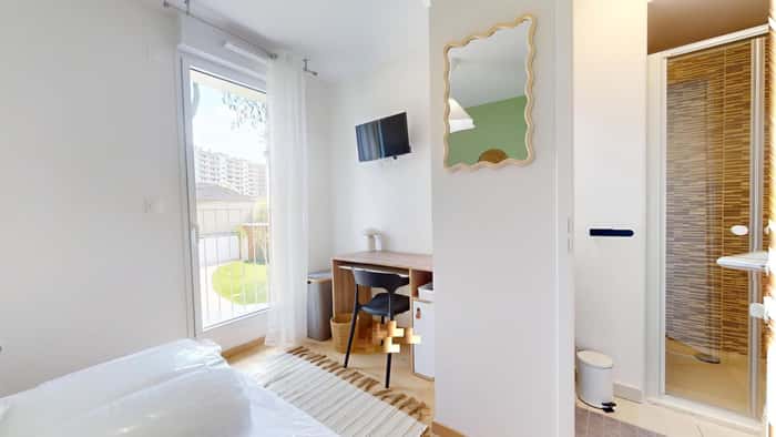 Listing photo thumbnail