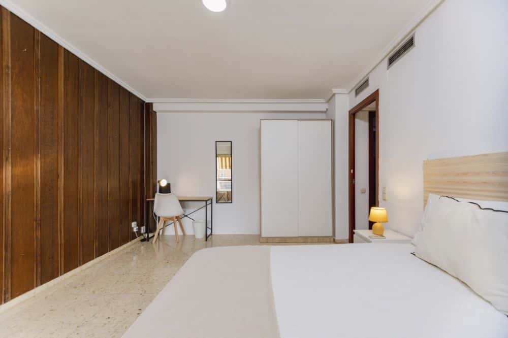 Preciosa habitación con balcón en Camins al Grau