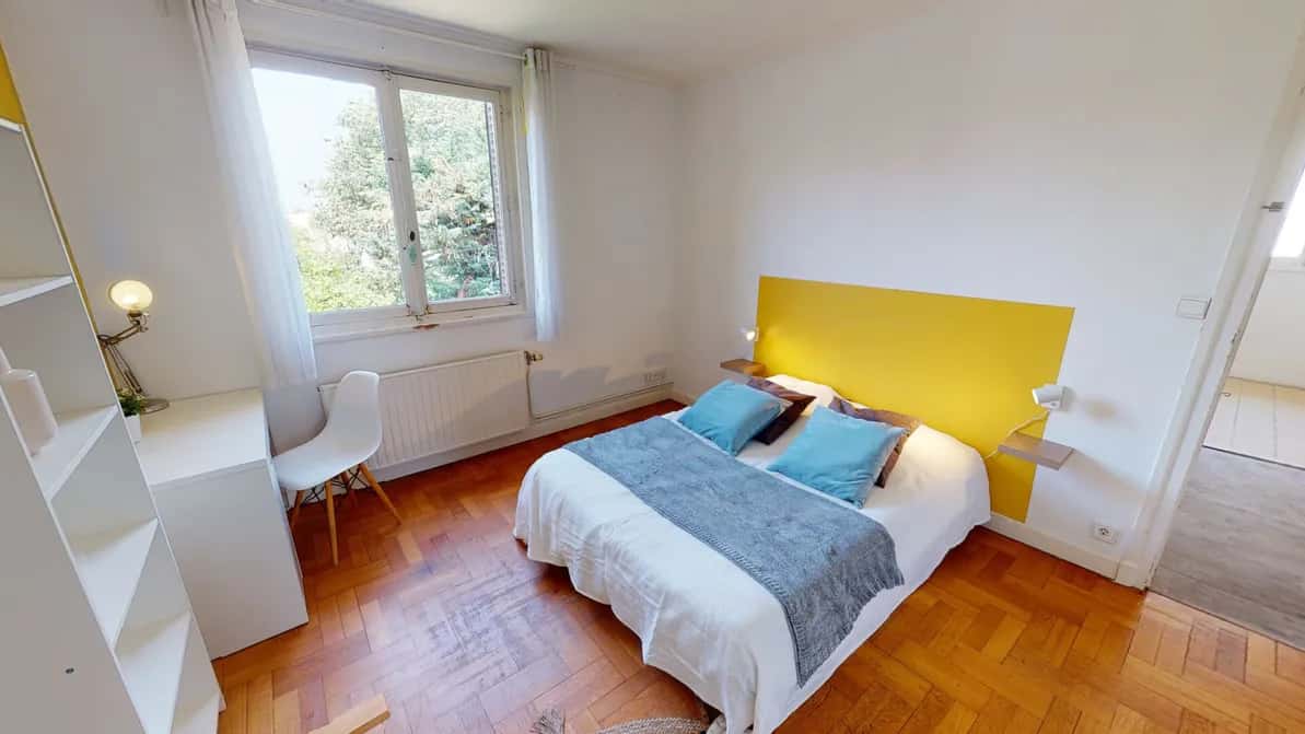 Room in Avenue Esquirol, Lyon for 170 m² with 8 bedrooms