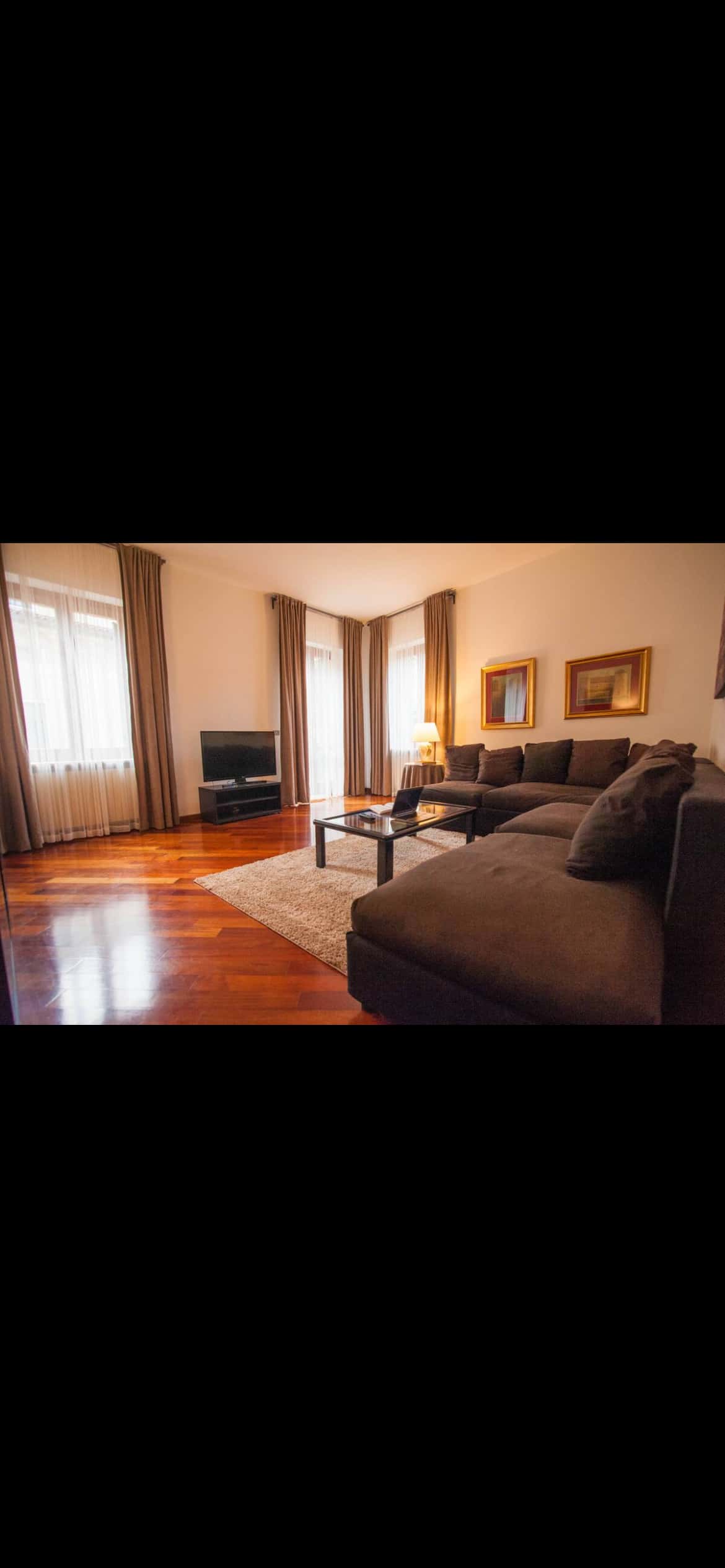 Appartamento in Via Giuseppe Mazzini, Verona di 130 m² con 2 camere