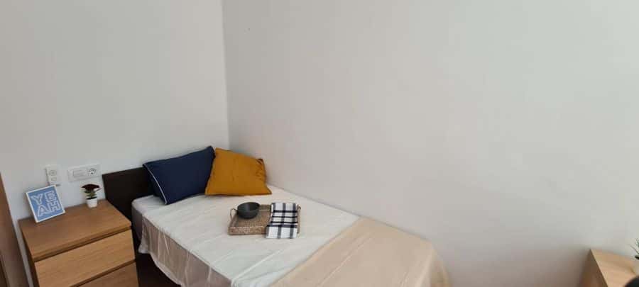 Habitación en piso de 7 habitaciones en Ciutat Vella