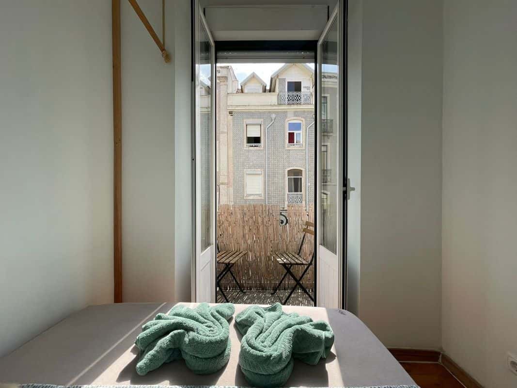 Room B in a 4-bedroom Apartment in Rua Palmira, Lisbon