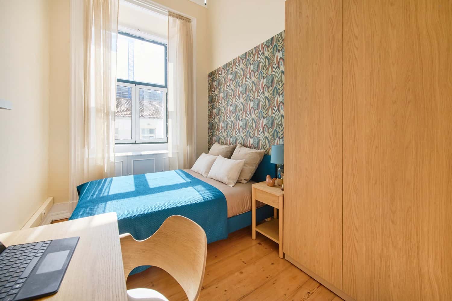 Room 6 - 91. Largo Vitorino Damasio 2 1D