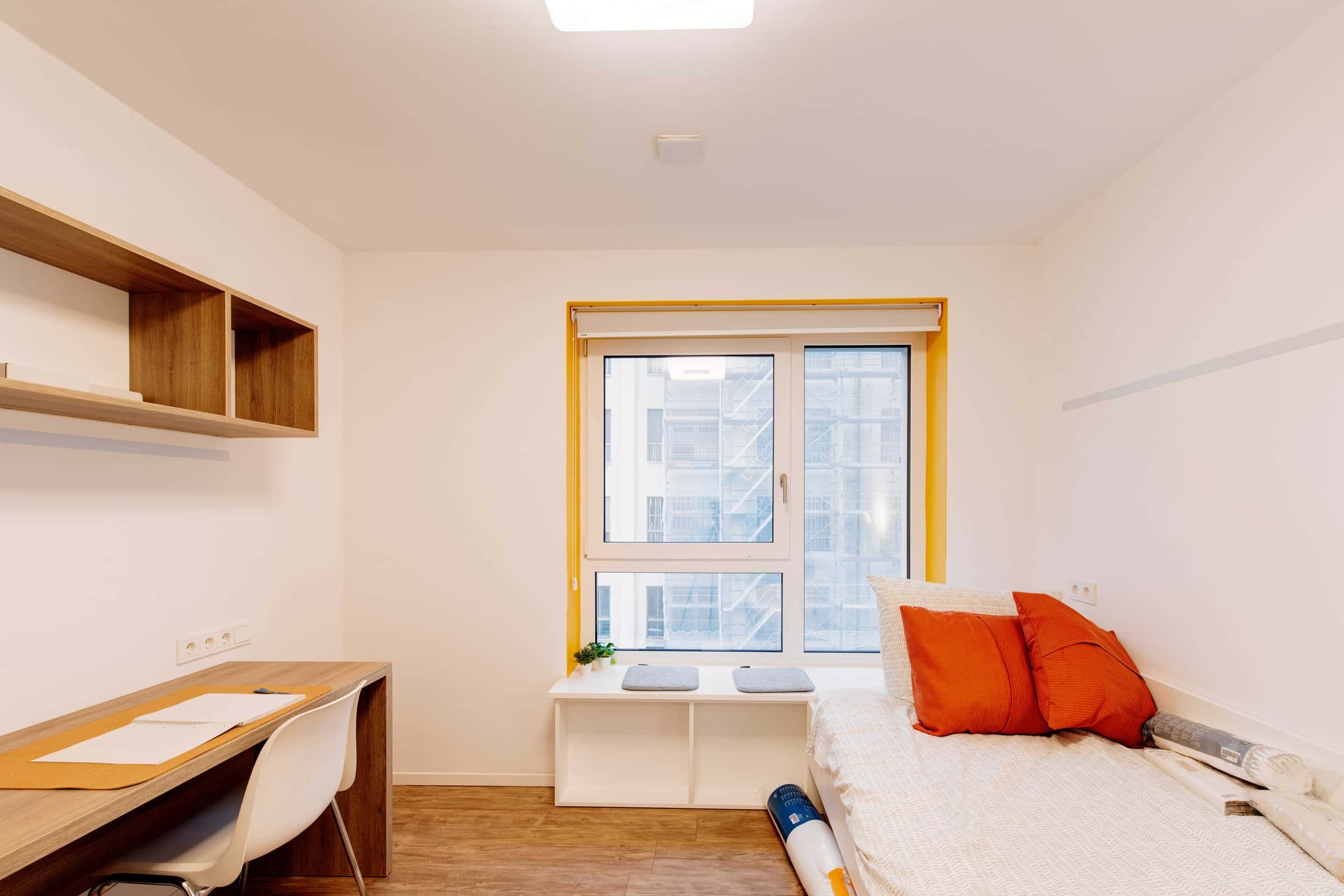 STUDENTS ONLY - Fully furnished private room in a 5 people shared apartment.