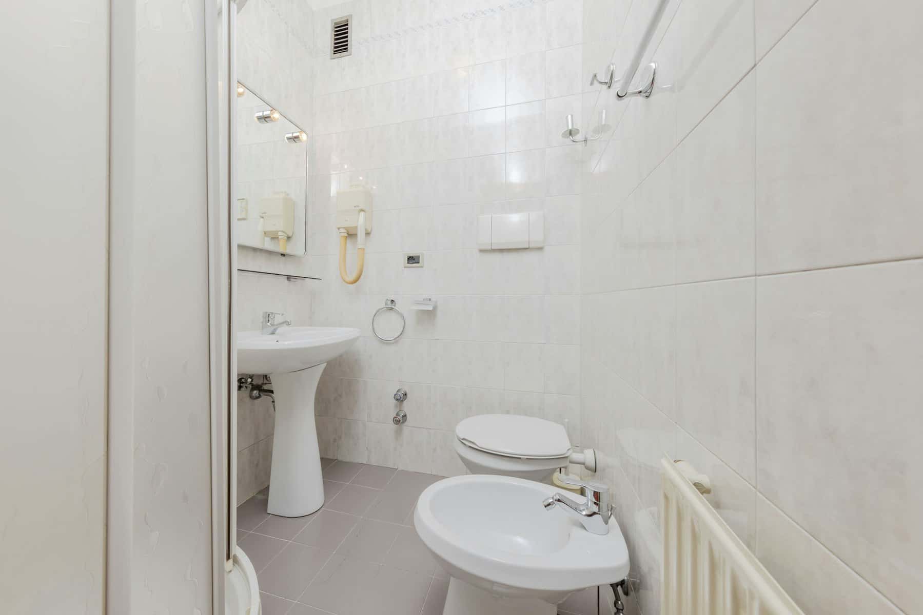 Room in Lungo Dora Napoli, Torino for 1100 m² with 10 bedrooms