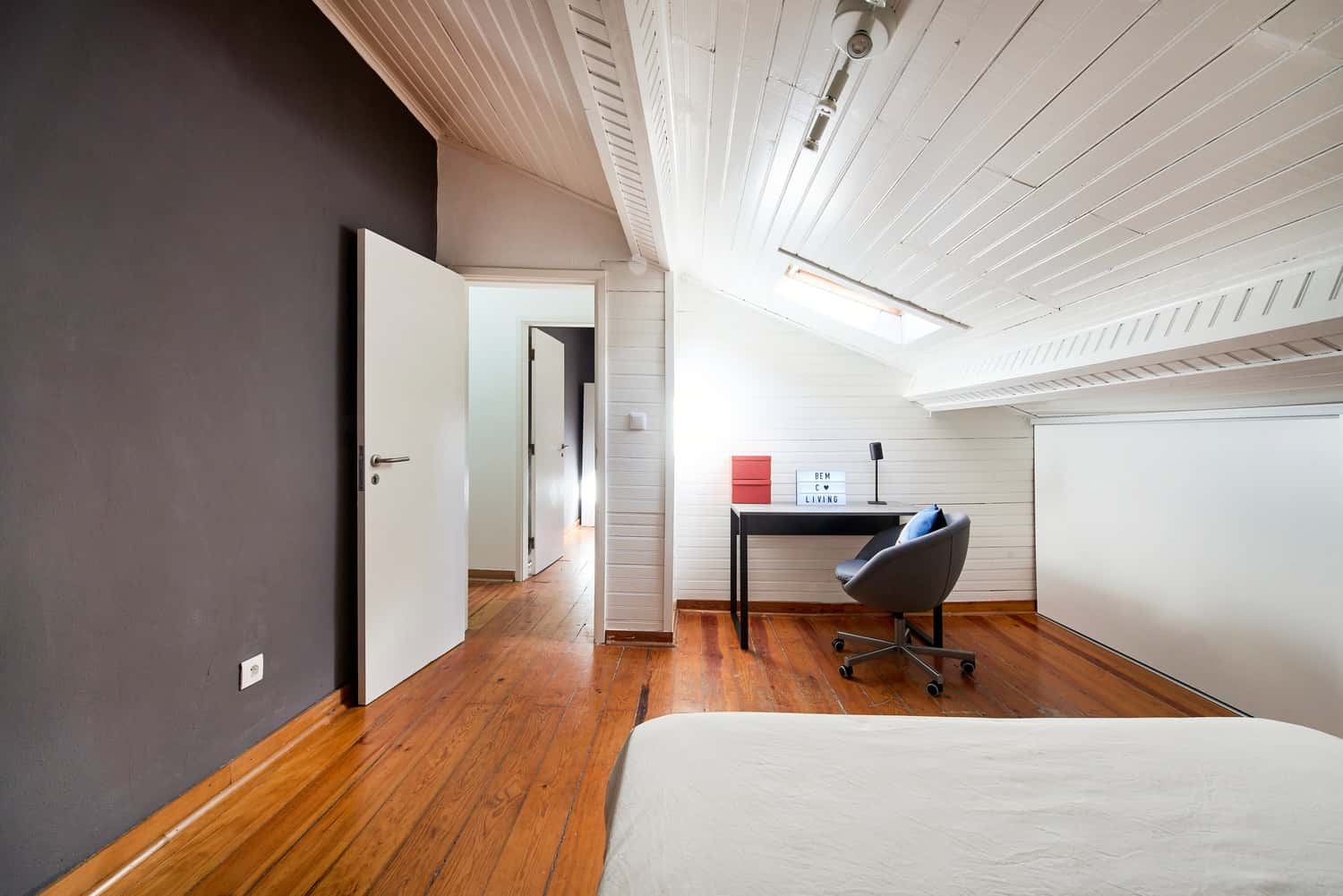 Room 8 - 82. Travessa de Santo António à Graça 2 3°