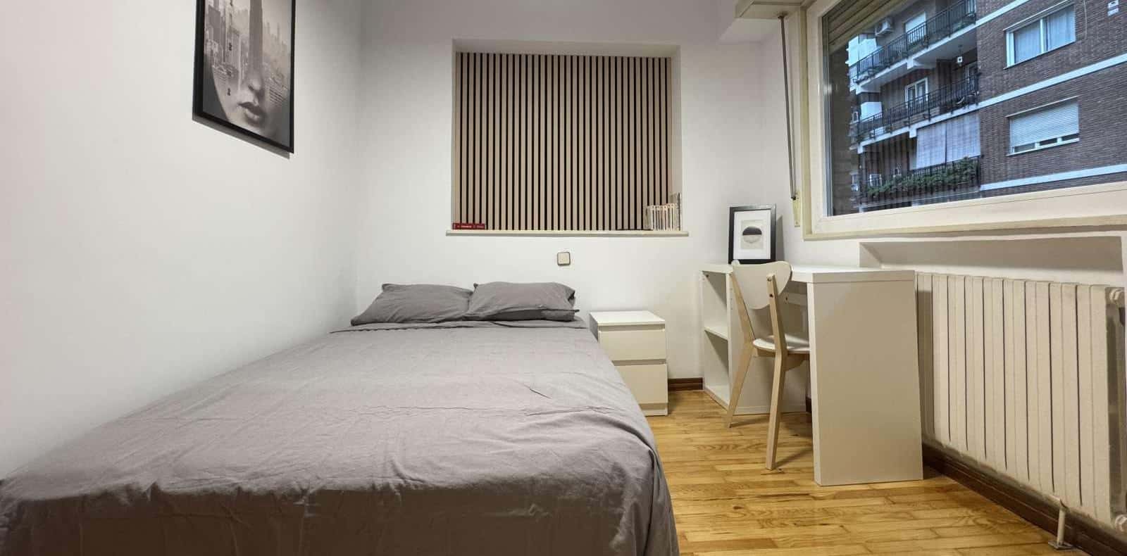 Double bed in Rooms for rent in the center of Madrid