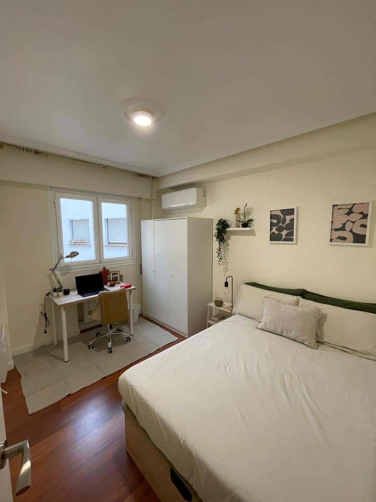 Habitacion privada en Calle Alonso Castrillo , Madrid