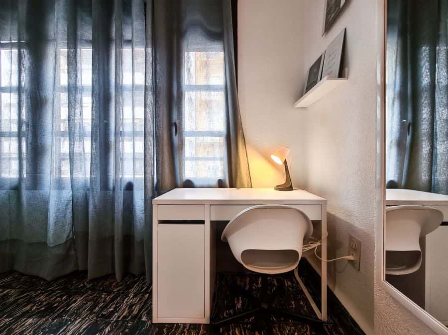 Habitación en piso de 5 habitaciones en Eixample