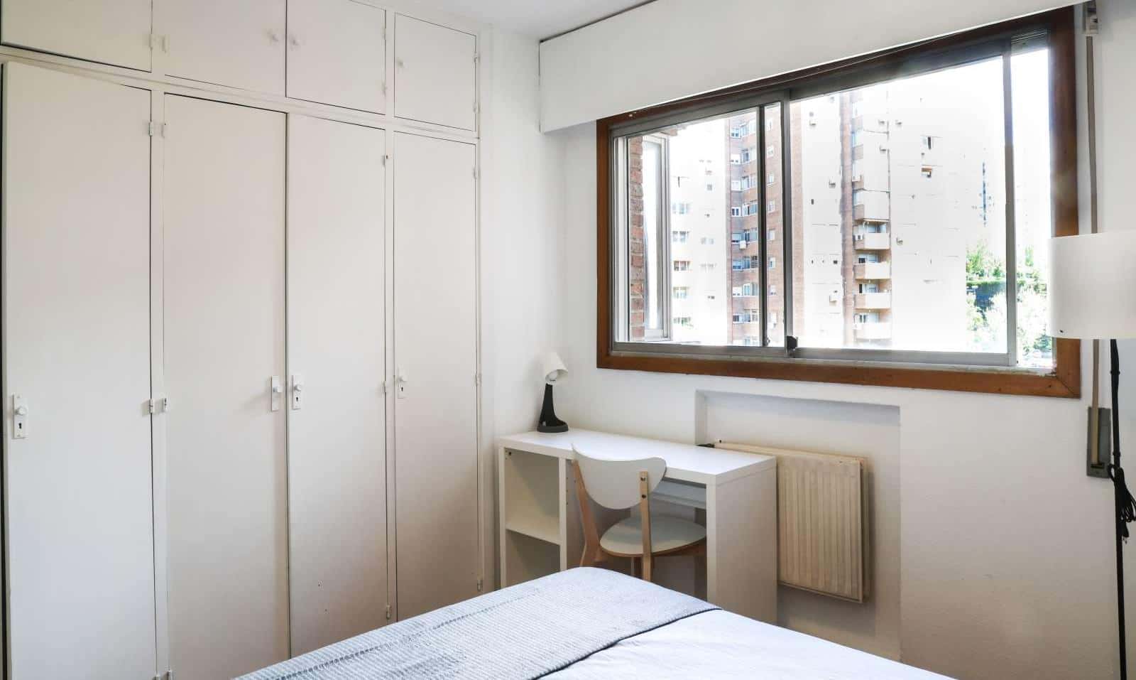 Double bed in Rooms for rent in Madrid