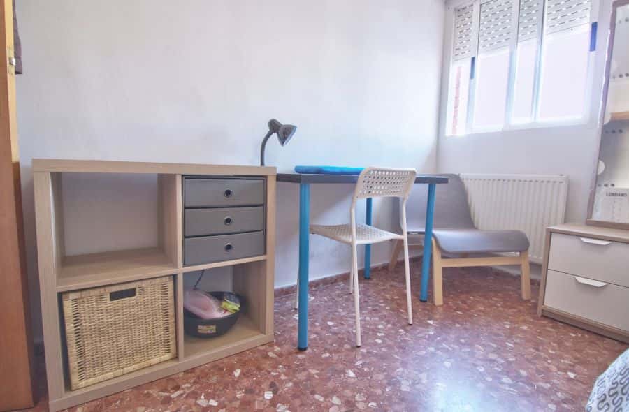 Habitación en piso de 5 habitaciones en Algirós