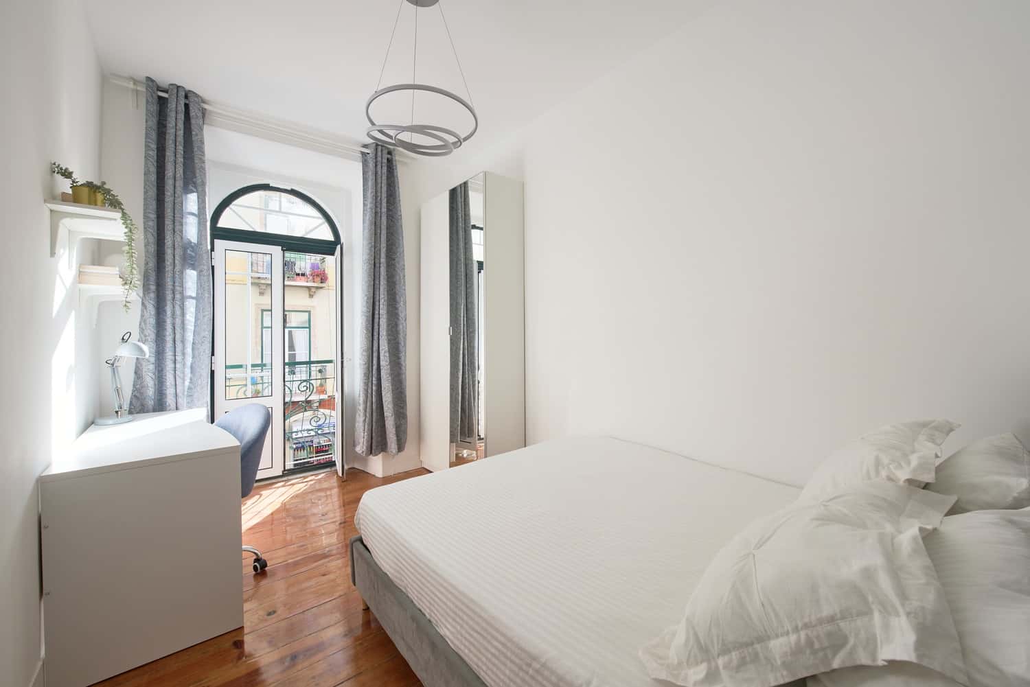 Room 4 - 82. Travessa de Santo António à Graça 2 3°