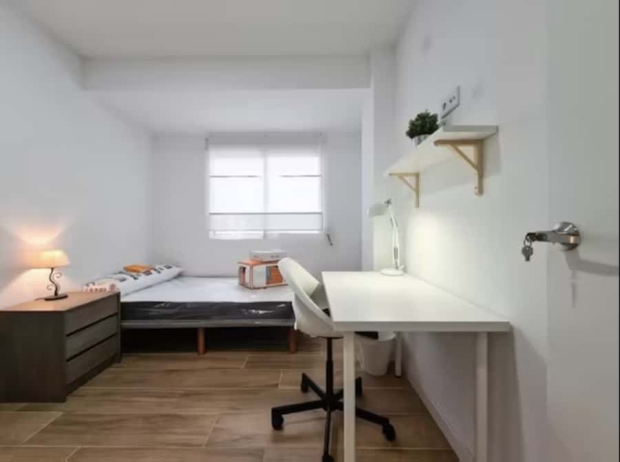 Habitación en piso de 4 habitaciones en Campanar