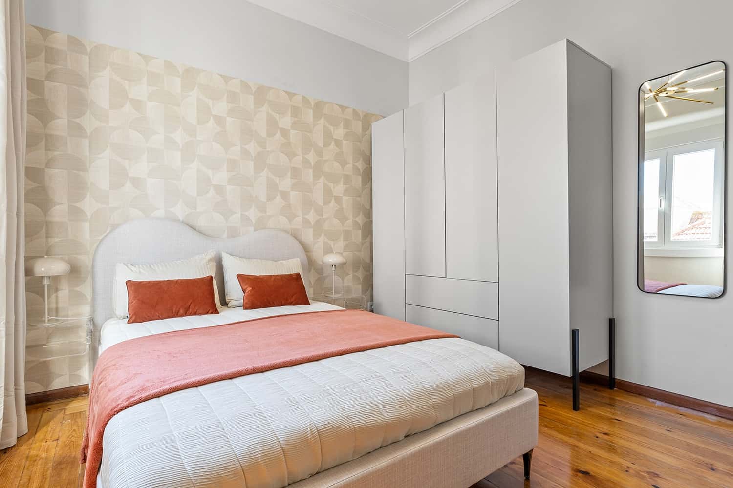 Room 4 - 82. Travessa de Santo António à Graça 2 3°