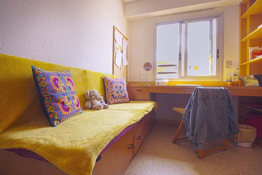 Habitación en piso de 7 habitaciones en Ciutat Jardi