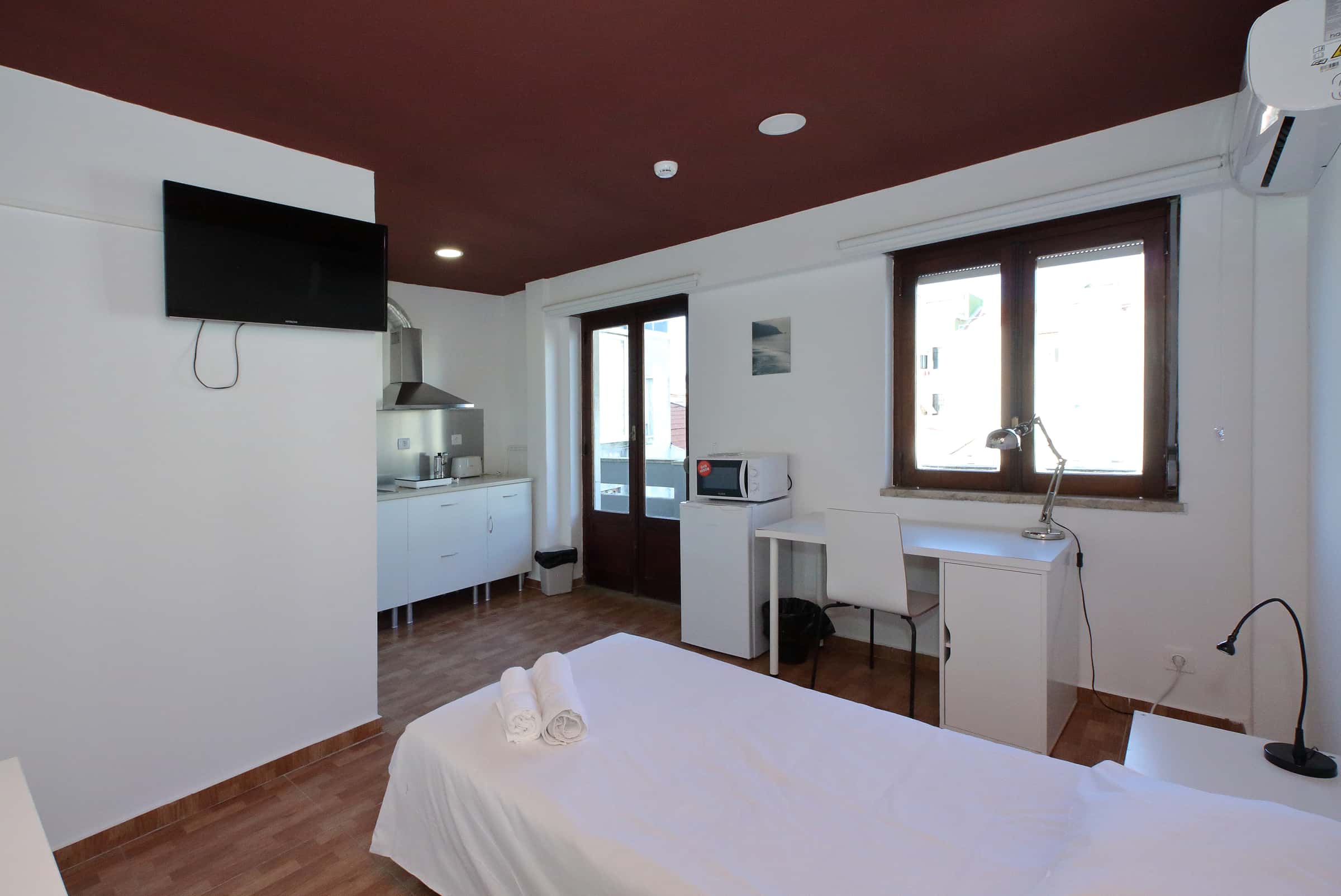 Room-Studio in Rua Ferreira Lapa, Lisbon (Students only)