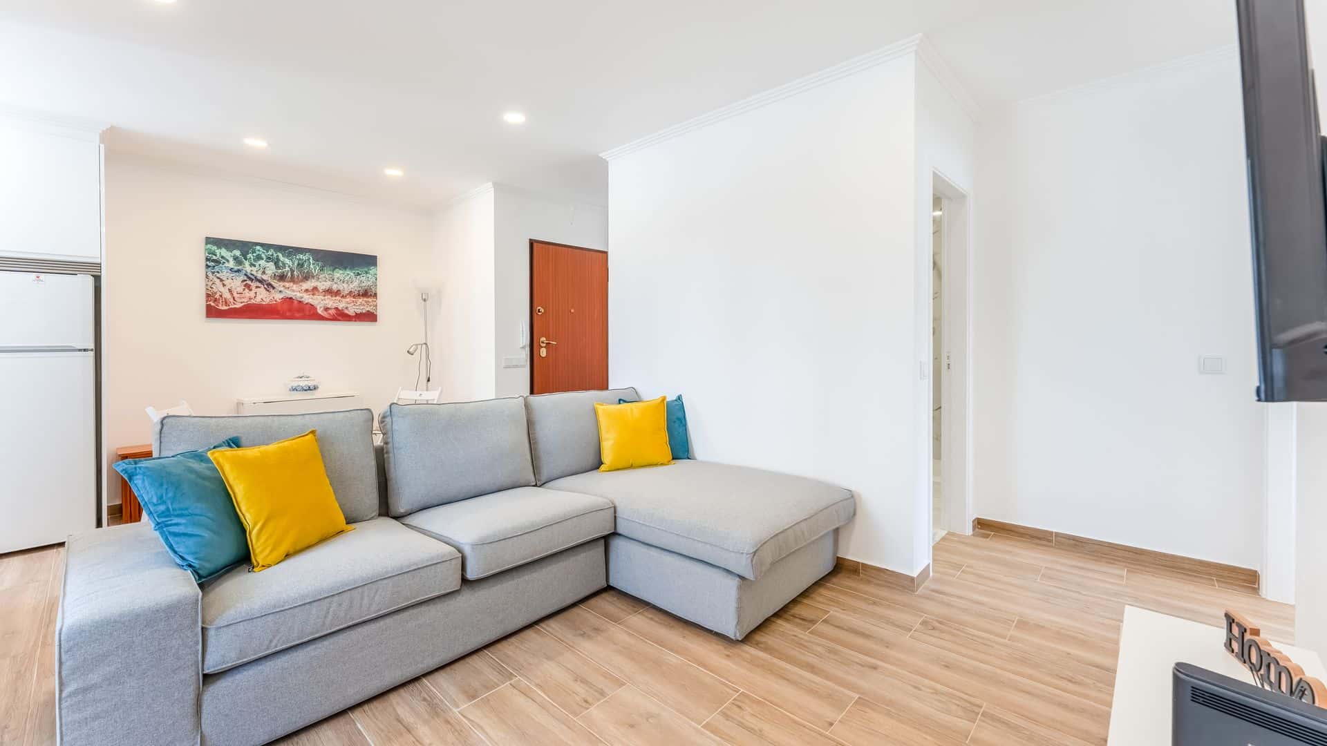 Bright 2BDR Flat in Armação de Pêra