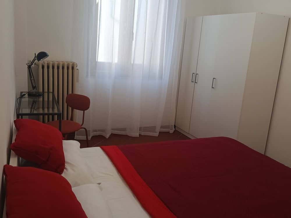 Camera privata in Via Calzolari 21