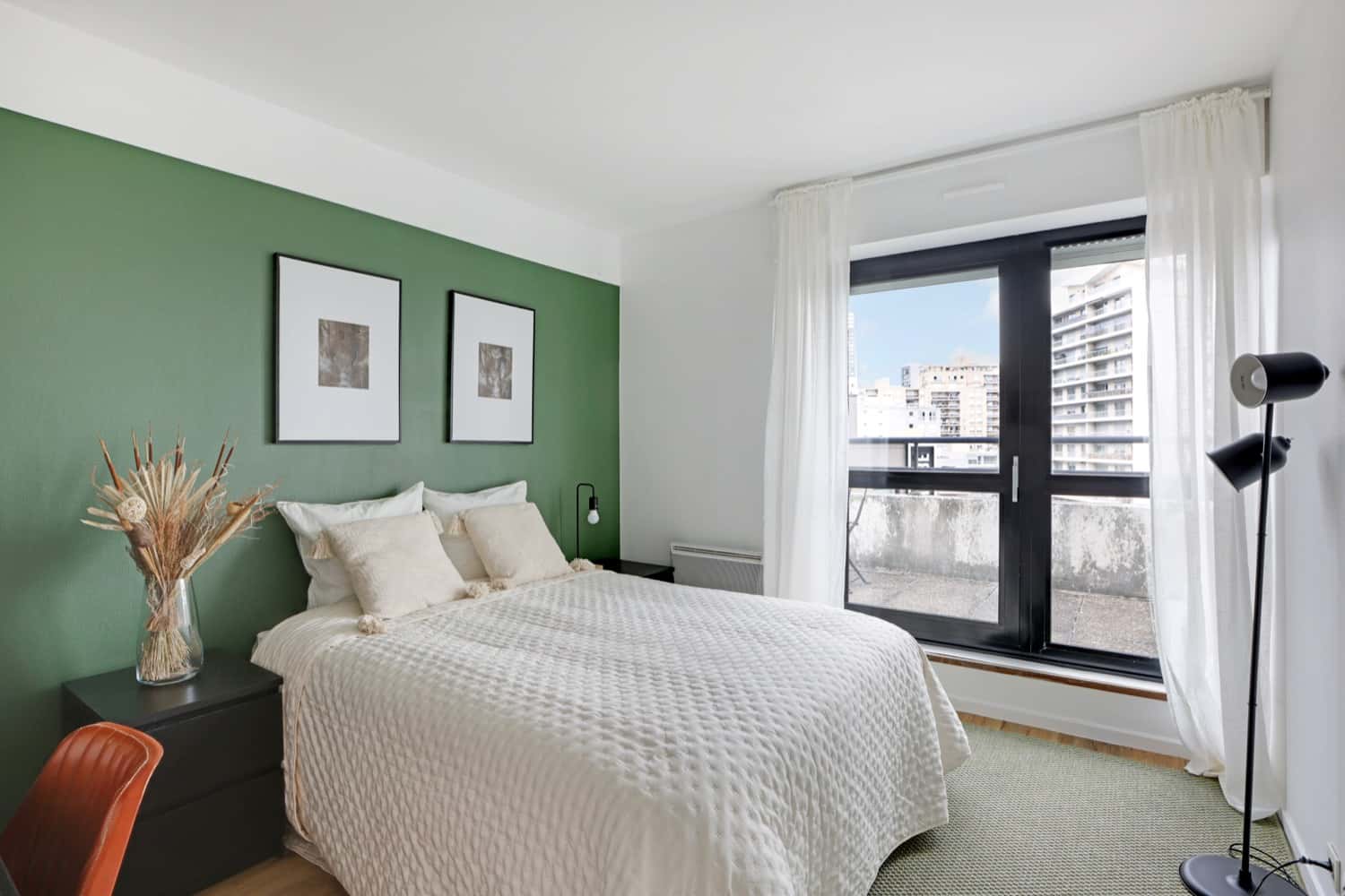 Move into this 10 m² bedroom