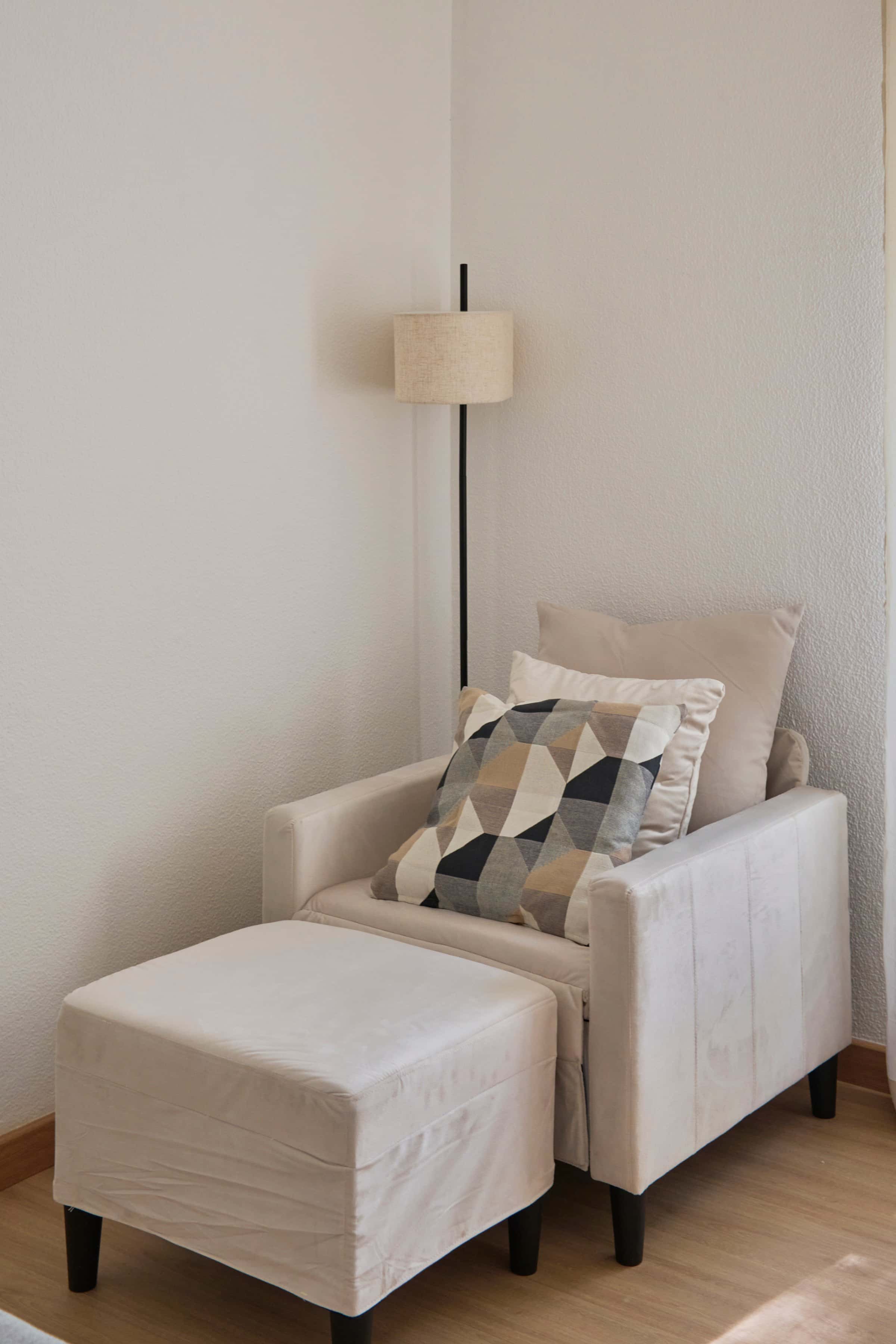 T8#R2 - Cozy bedroom in Telheiras