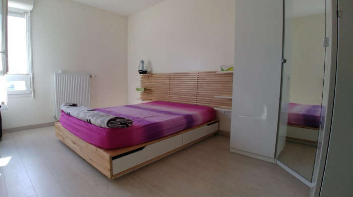 Listing photo thumbnail