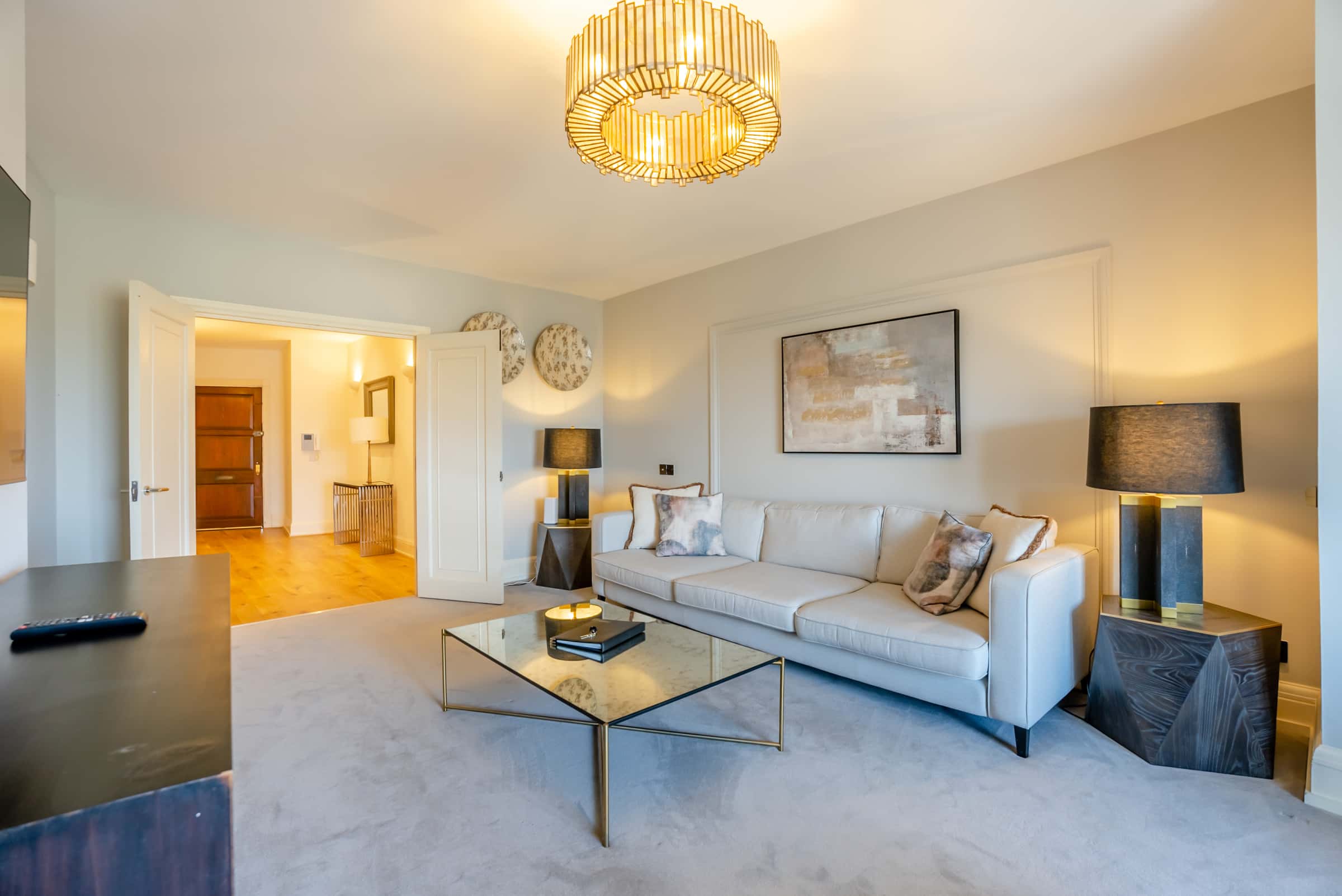 Spacious 4 Bed Penthouse by Regent`s Park