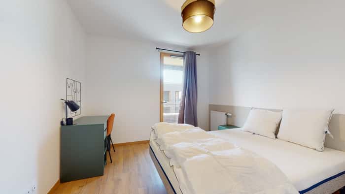 Listing photo thumbnail