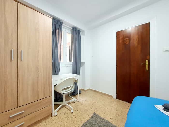 Listing photo thumbnail