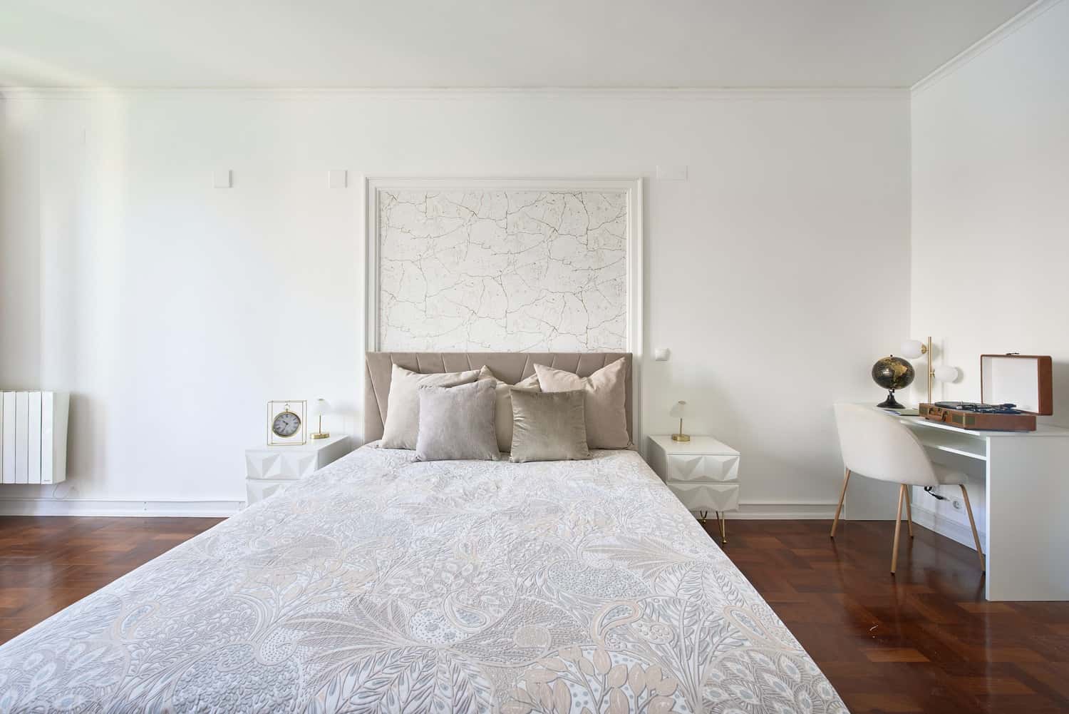 Room 7 - 61. Av. Barbosa du Bocage 52 3